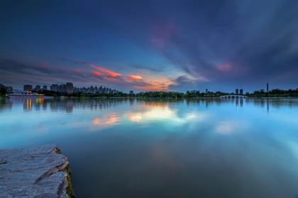 老朋友经常不见但想念的句子