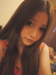 ​写老人手的句子：每一根指头都粗得好像弯不过来了…