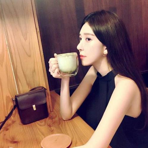 温柔干净无关爱情的句子(人不应该为了爱情而活着的短句)