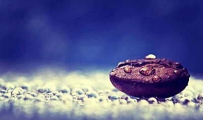 ​思考时对人外貌描写的句子 描写思考时神态的句子