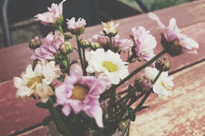 ​想念却不敢打扰的句子大全（有一种爱，日日思念，却不敢打扰的句子大全）