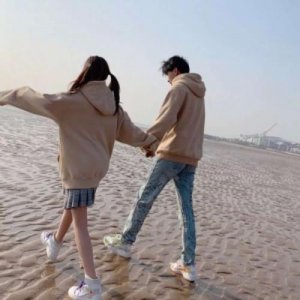 ​最伤感孤独寂寞的说说（好累说说伤感到心痛的句子）