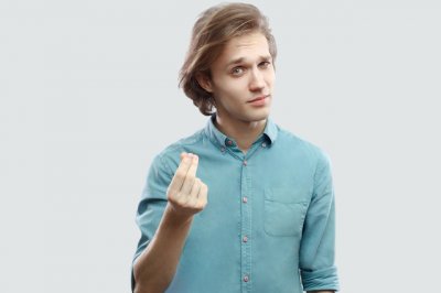 ​形容男人没钱无奈的经典句子 没钱的句子现实