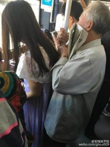 ​故事汇:公交车上的阴错阳差-被美女暴打