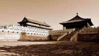 ​1992年故宫发生灵异事件，红墙旁竟有宫女走过，专家:有猫腻