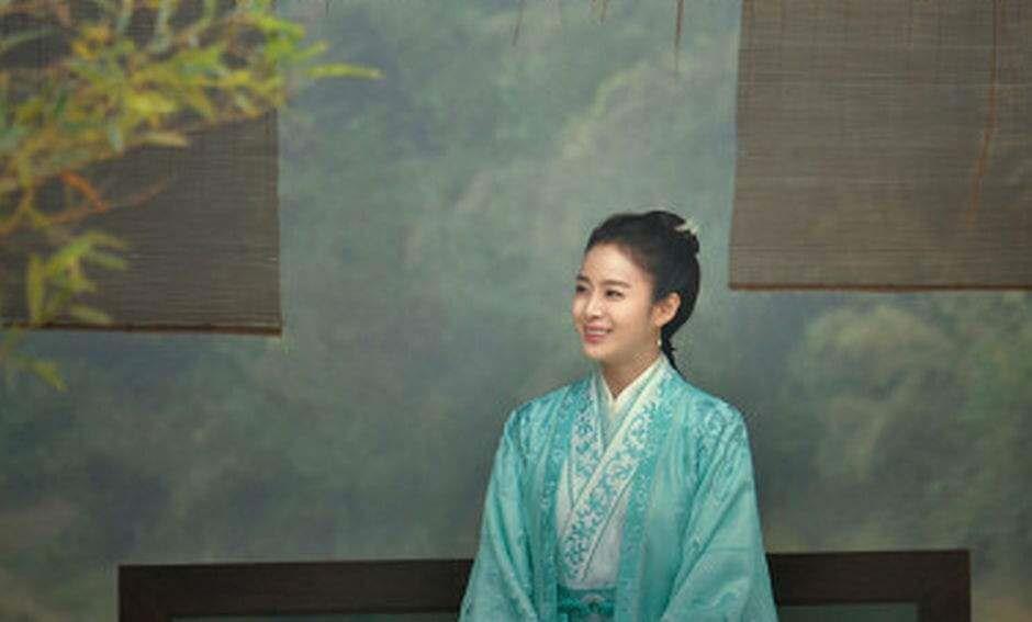 她绰号为“女中笔仙”，爱情故事成了大家熟知的成语