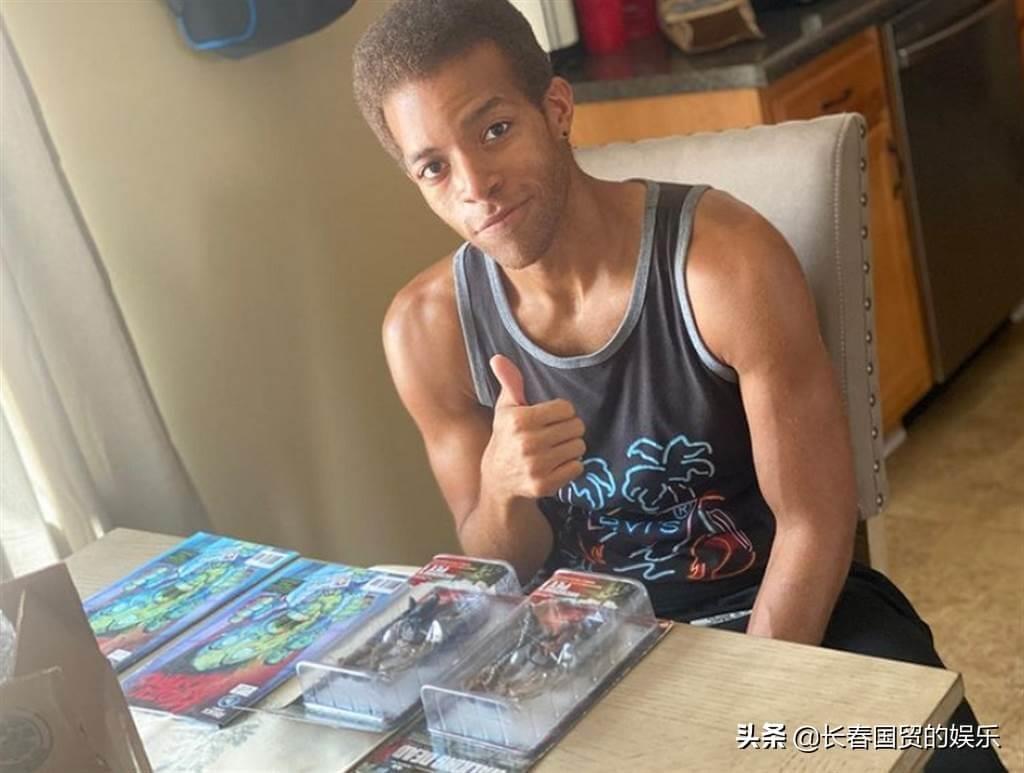 男星失联三天后传来坏消息，身中枪伤陈尸车中，年仅31岁