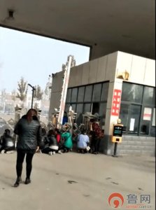 ​冠县实验高中一学生坠楼身亡