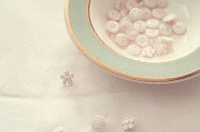 ​简洁的形容伤心的句子摘录60条