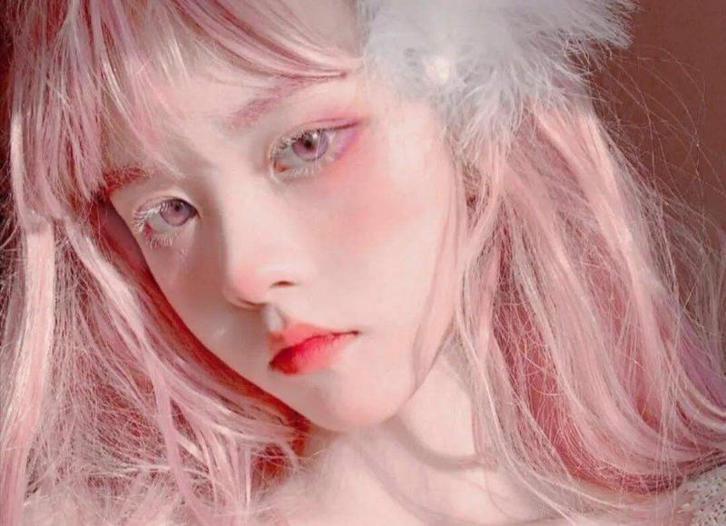 秋天景色下的爱情故事，让你感受浪漫的季节