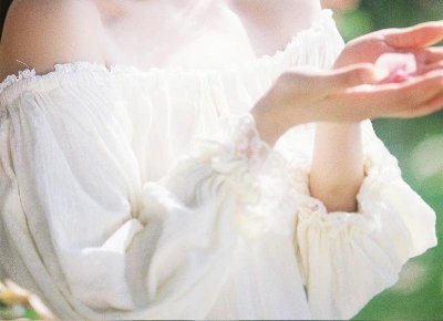 ​对她表白没想到她立马答应了 高冷校花的感情故事