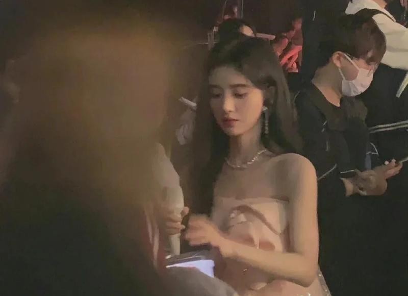 幽默评论别人的说说[25句] (情人节说说心情短语)