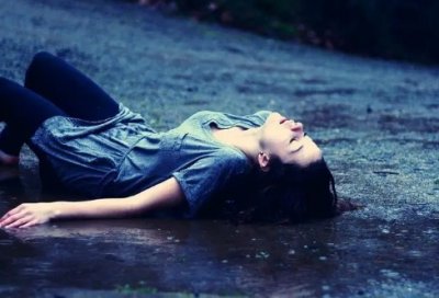 ​90后女生哀伤的经典网名(精选90个)