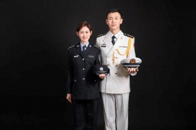 ​海军军官和女警官的故事爱情故事