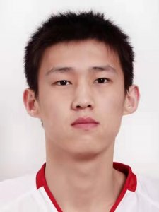 ​周鹏的故事：曾被辽宁队员欺负，力压阿联成队长，迎娶大长腿娇妻