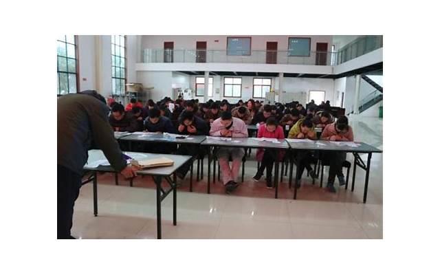 放弃不难但坚持一定很酷下一句(放弃不难但坚持一定很酷文字图)