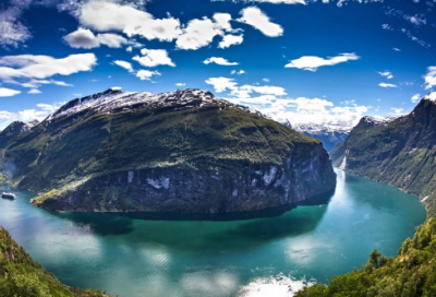 ​哄女朋友开心的简短故事（100个幽默超甜爱情小故事分享）