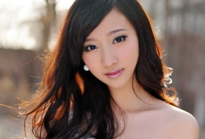 ​谜语又到村里打一字