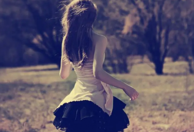 ​高中优秀记事作文范文赏析：循光